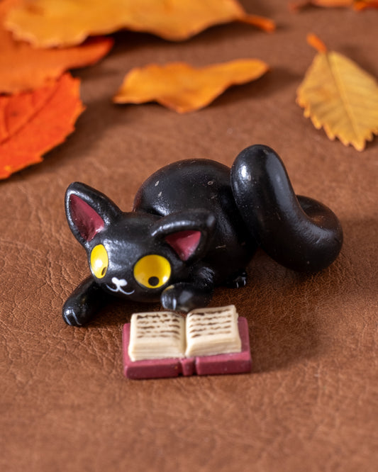 Black Cat Figurine in Polymer Clay (2)